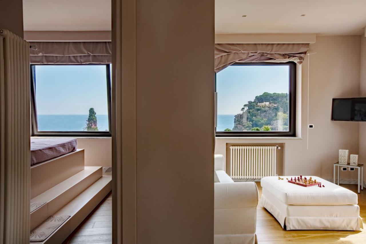 Fenetre Sur Le Blue Apartment Taormina Exterior foto